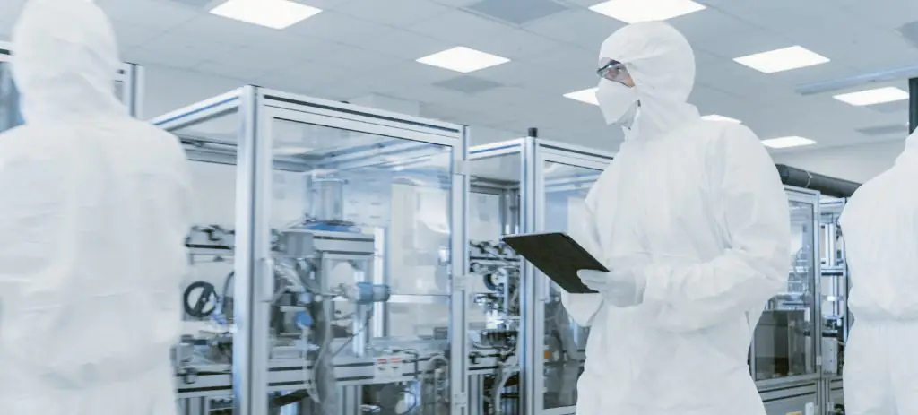 profissional-no-ambiente-da-indústria-farmacêutica