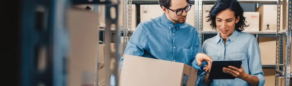 gestores-analisando-o-omnichannel-no-varejo