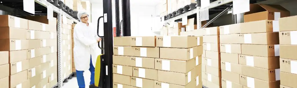 caixas-contendo-insumos-farmacêuticos-seguindo-para-armazenaegem